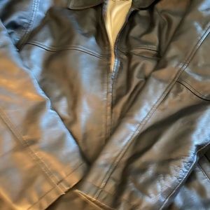 Men’s like new leather jacket